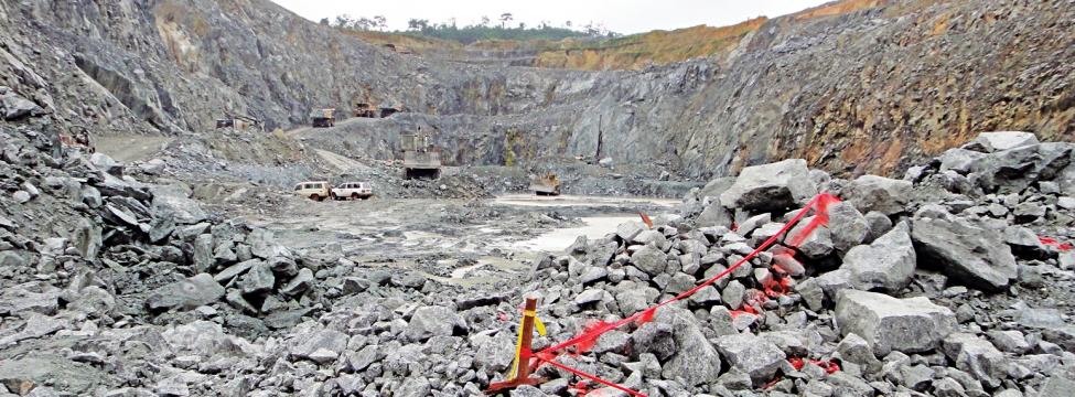 Dig line separating ore from waste using a cut-off grade