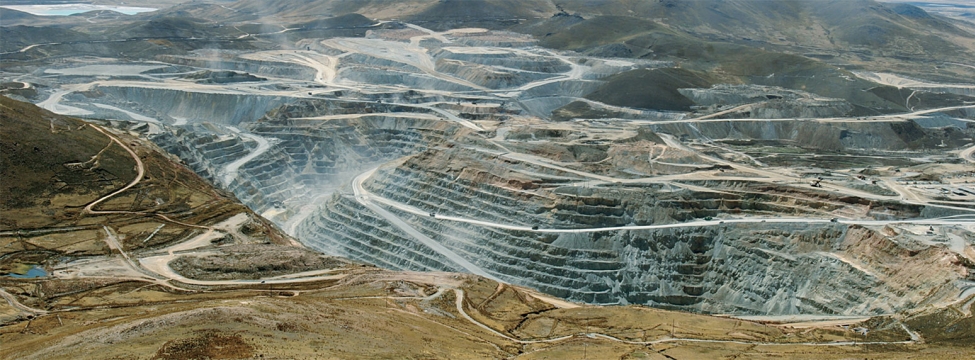 SRK&#039;s geotechnical engineers provide investigations and analysis to ensure safety and stability of open pit slopes.